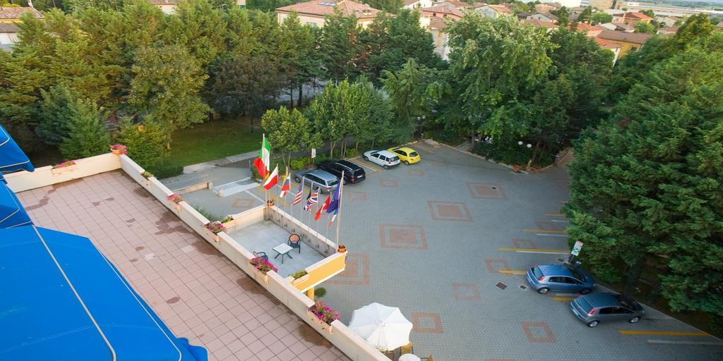 Valdenza Hotel Campegine Екстериор снимка