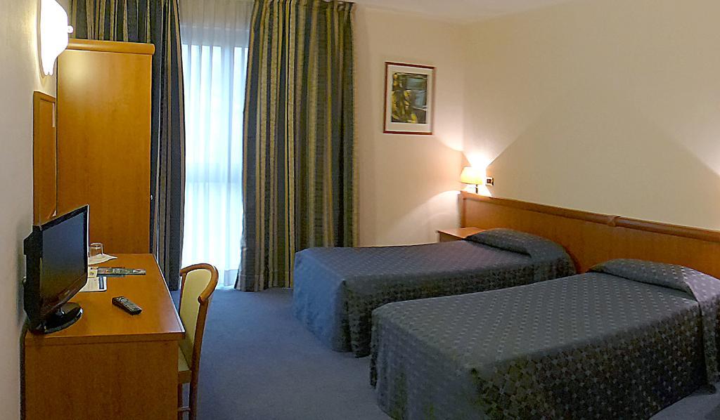 Valdenza Hotel Campegine Екстериор снимка
