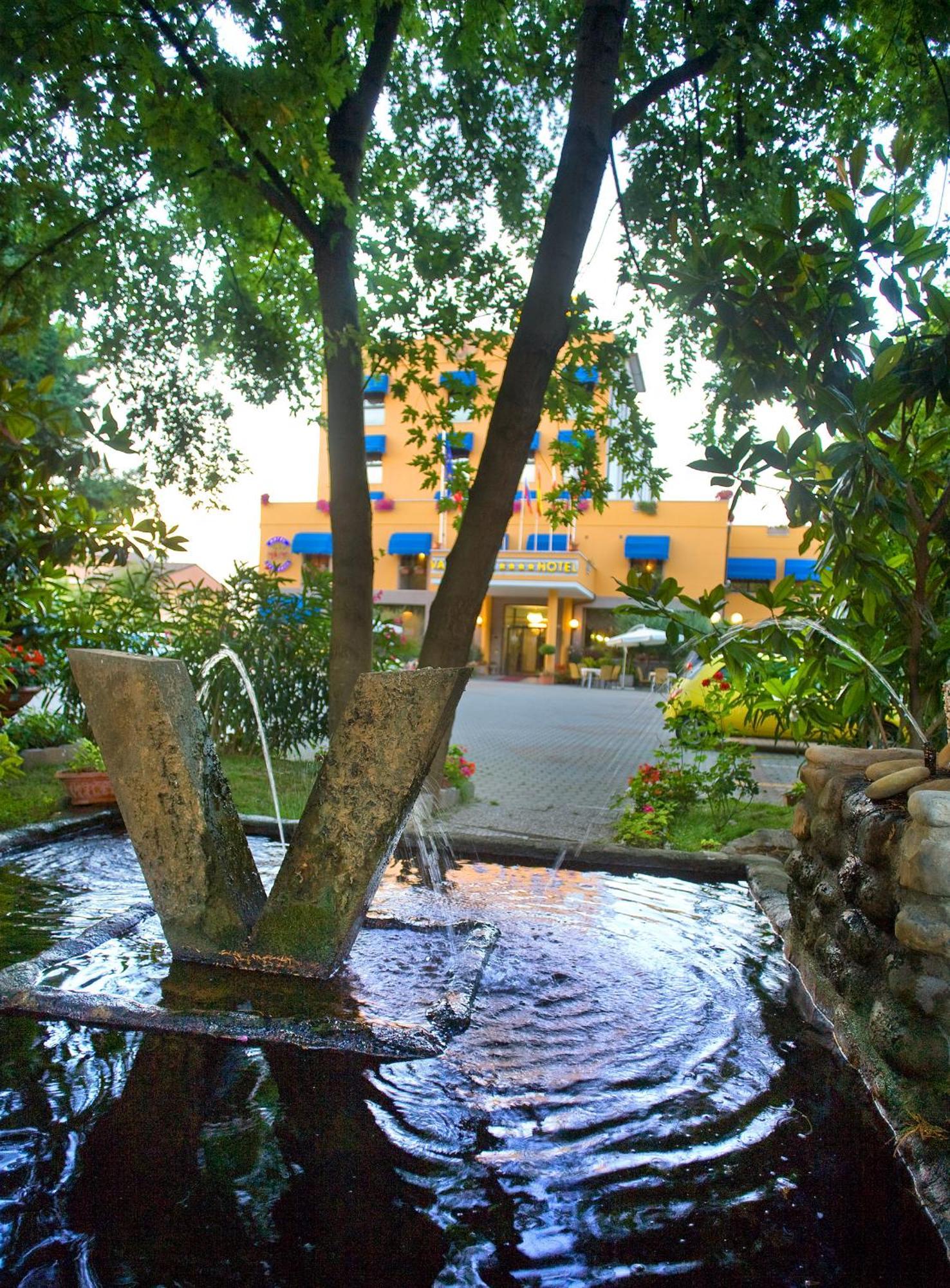 Valdenza Hotel Campegine Екстериор снимка