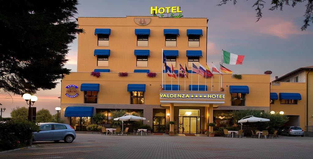 Valdenza Hotel Campegine Екстериор снимка