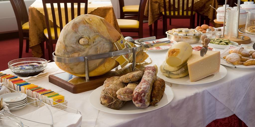 Valdenza Hotel Campegine Екстериор снимка