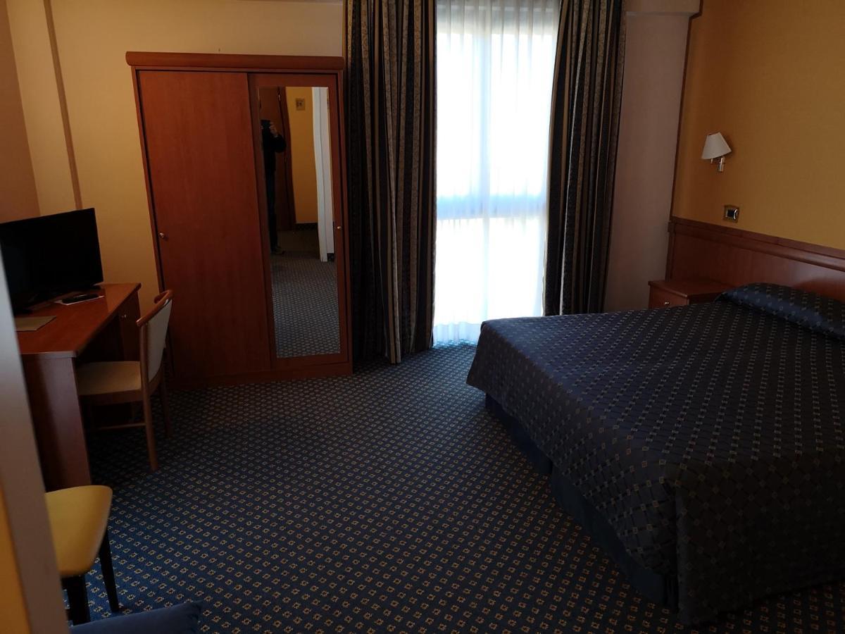 Valdenza Hotel Campegine Екстериор снимка